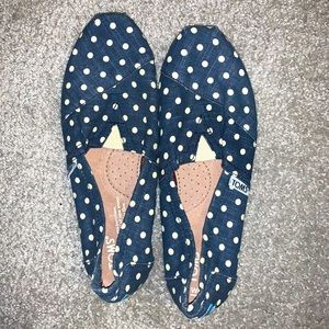 Toms Womens sz 5.5 shoes